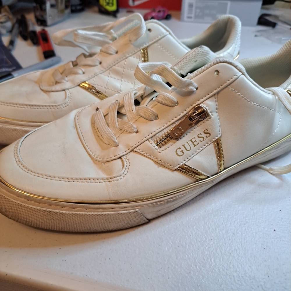 Guess Men’s Magesty Low Top Lace Up Sneakers White Gold New  Size 10